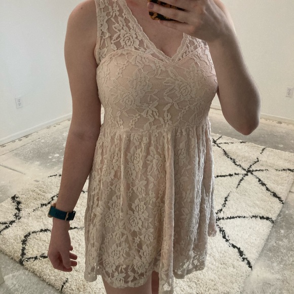 Off white/light pink lace mini dress (M) - Picture 3 of 3